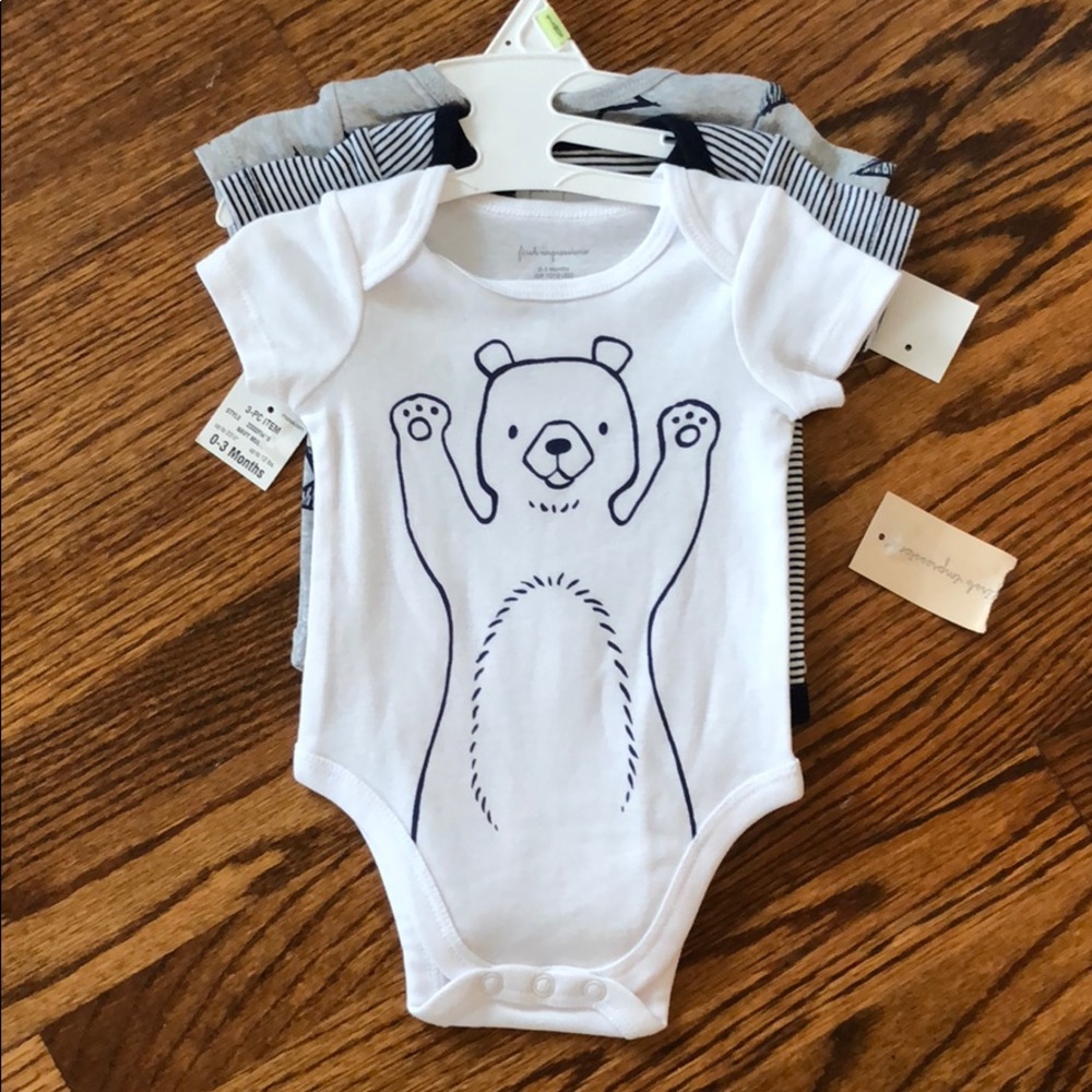 NWT first impressions onesie set (inc 3) Size 0-3